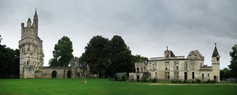 Autour du donjon de Septmonts et son magnifique jardin - Septmonts