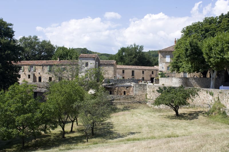 Prieuré Saint-Michel-de-Grandmont et vestige néolithique - Soumont