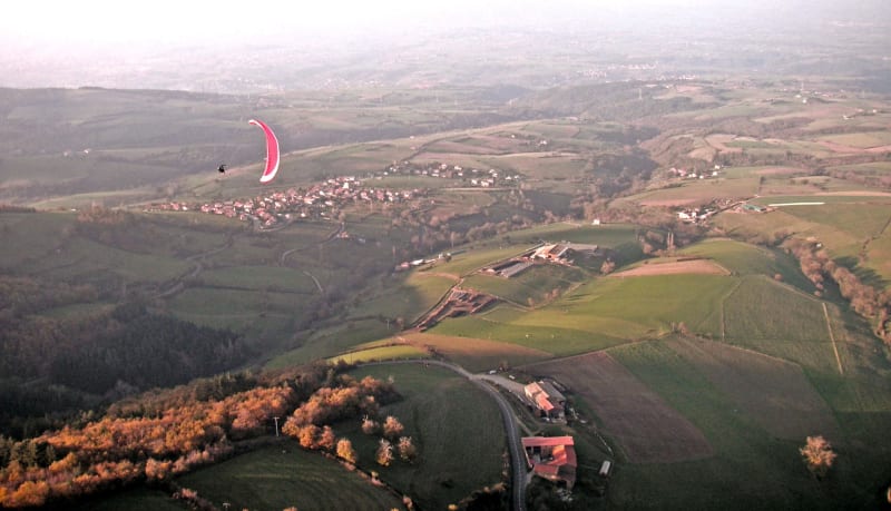 Sur les hauteur de Longes et survol du crèt de Chassenoud - Longes
