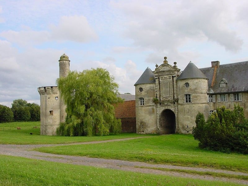 Château d'Esnes, abbaye des Guillemins et frisson médiéval - Esnes