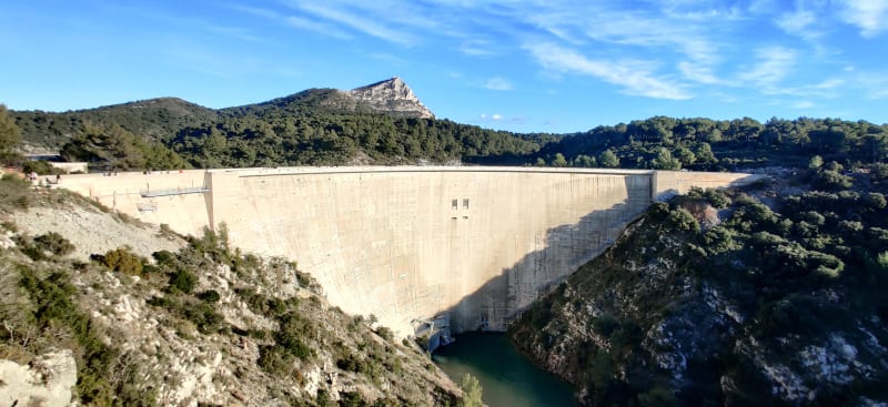 Barrage de Bimont et flâner dans les oliveraies de Provence - Le Tholonet