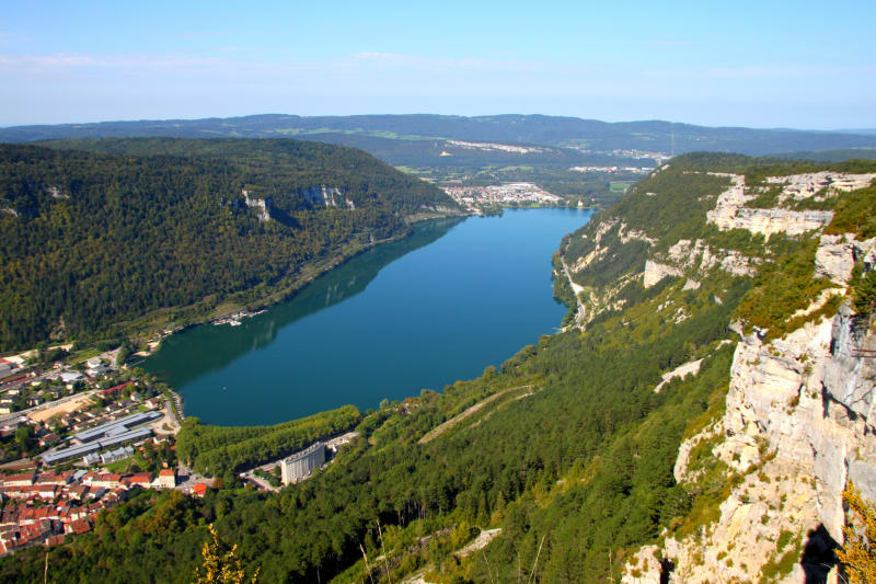 Montée au belvédère de la Colonne et vue sur le lac - Nantua