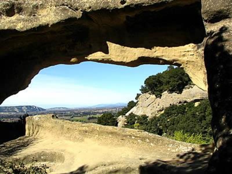 Lamanon et ses surprenantes grottes de Calès - Lamanon