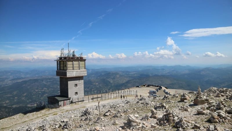 Crête du Mont Ventoux et sa beauté lunaire - Saint-Léger-du-Ventoux