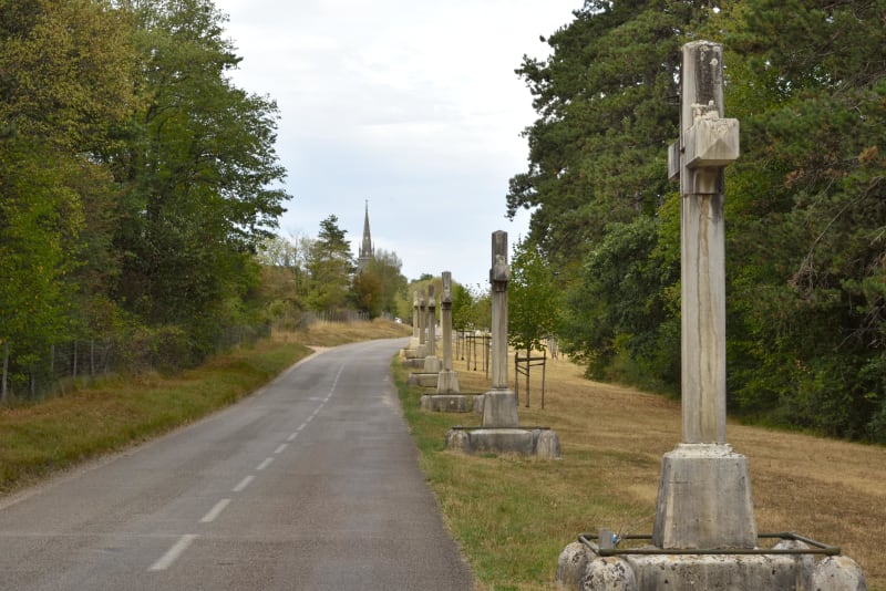 Mont-Roland et pèlerinage apaisant dans les bois - Mont-Roland