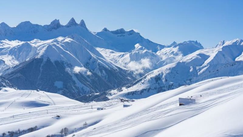 Rando avec vue sur les hauteurs d'Auris - Auris en Oisans