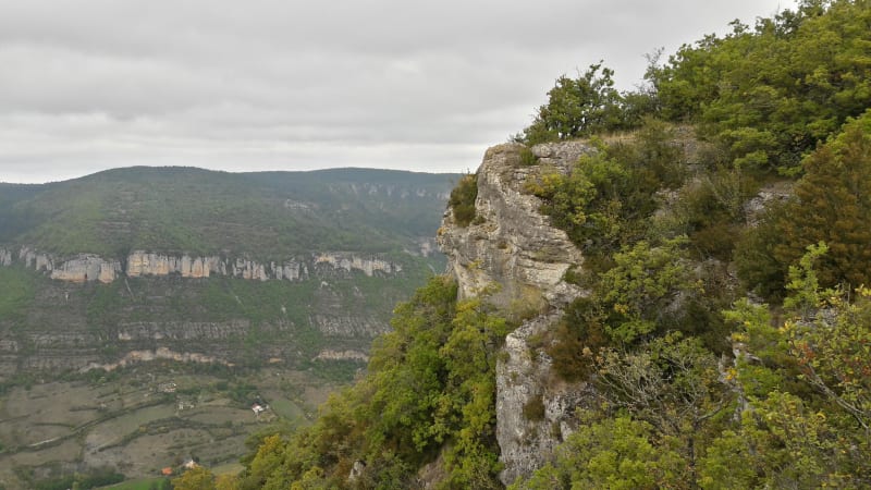 À deux pas de Millau, beauté du Larzac et viaduc célèbre - Millau