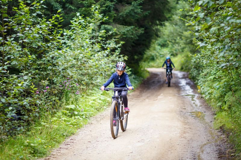 Évasion en famille à Cours et arpenter la forêt à vélo - Cours