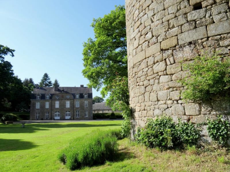 Vers Saint-Hilaire-des-Landes, sur les châteaux de roue - Maen Roch