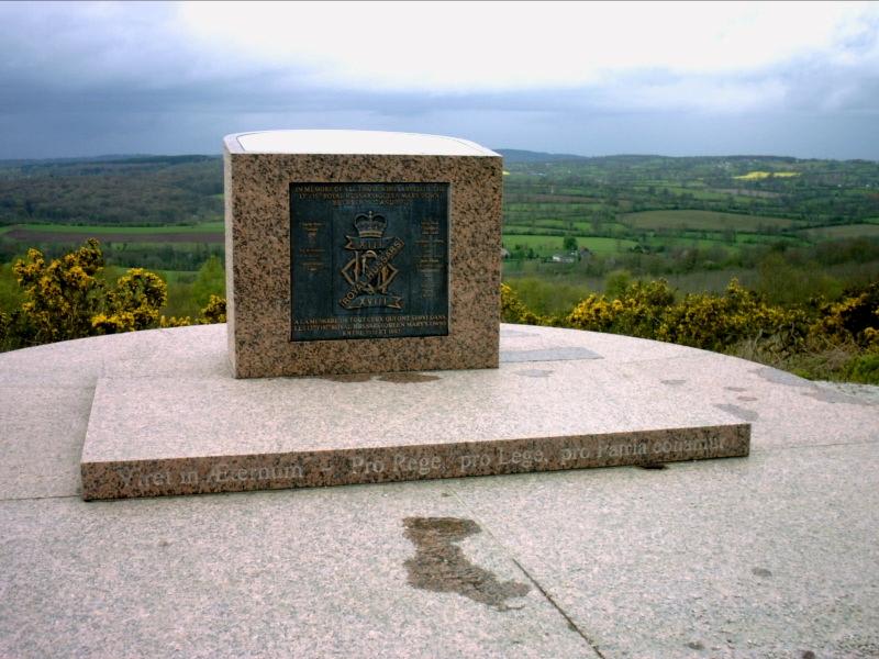 Le Plessis-Grimoult et siffloter là-haut, au mont Pinçon - Les Monts d'Aunay (Le Plessis-Grimoult)