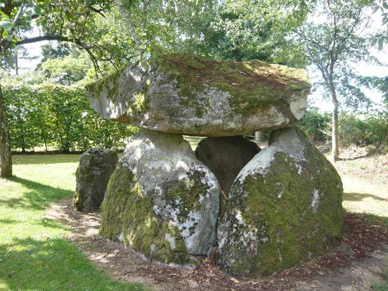 Le dolmen de la loge aux Sarrasins - Saint-Germain-de-Tallevende