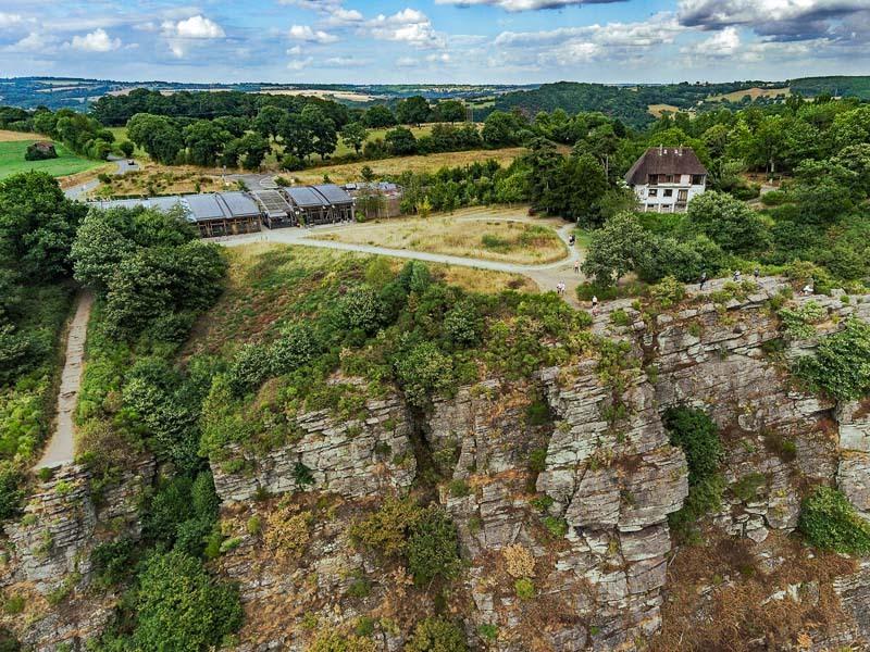 Sentier du Granite de la Roche d'Oëtre et vue escarpée - Saint-Philbert-sur-Orne