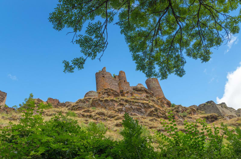 Vallée de la source du Lot et vestiges du château de Tournel - Mont Lozère et Goulet