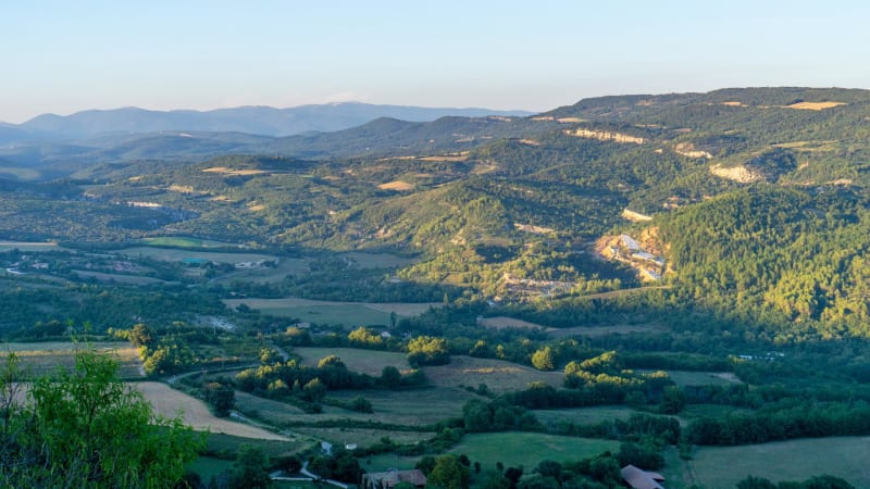 D'Auribeau au Mourre Nègre sur les GR® du Luberon - Auribeau