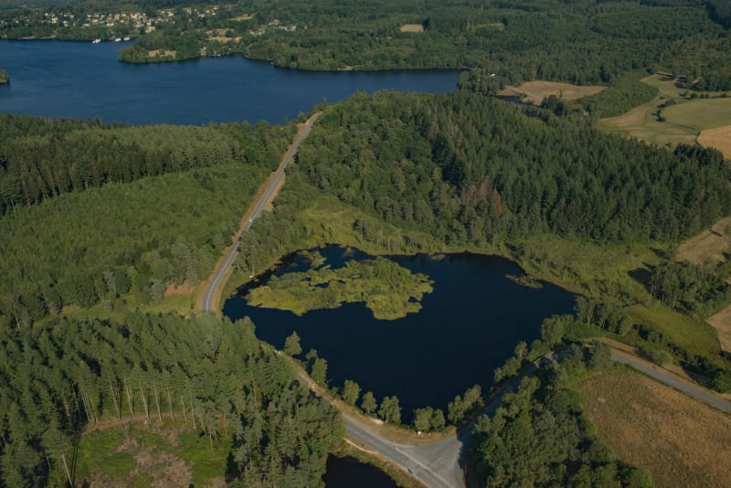 Ruisseau des moulins et lac de Vassivière - Peyrat-le-Château