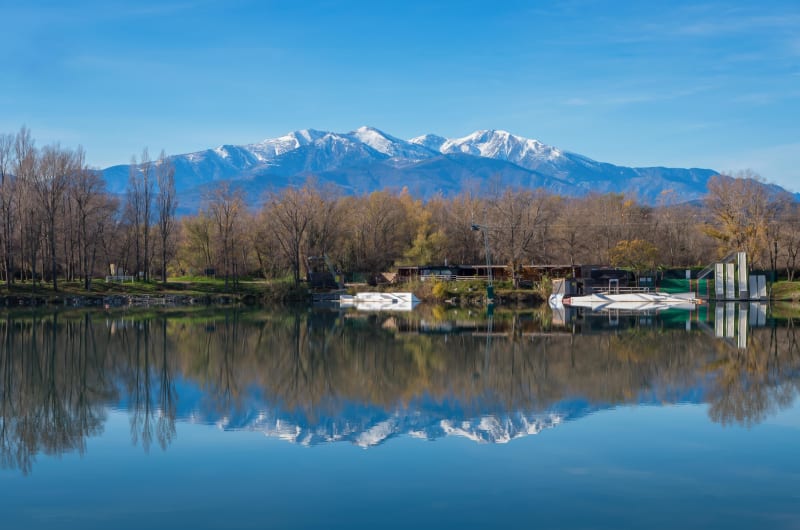 De meren slingeren per fiets en uitzicht op de imposante Canigou - Maireillas-las-Illas