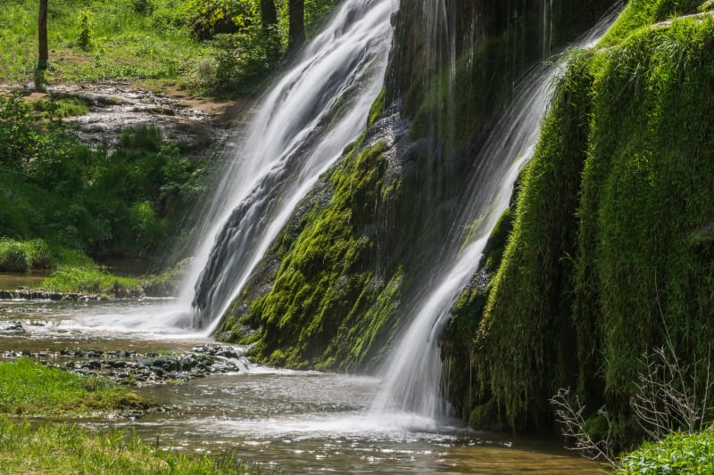 Rafraîchissante Cascade des Baumes et mystérieux dolmen - Le Brignon