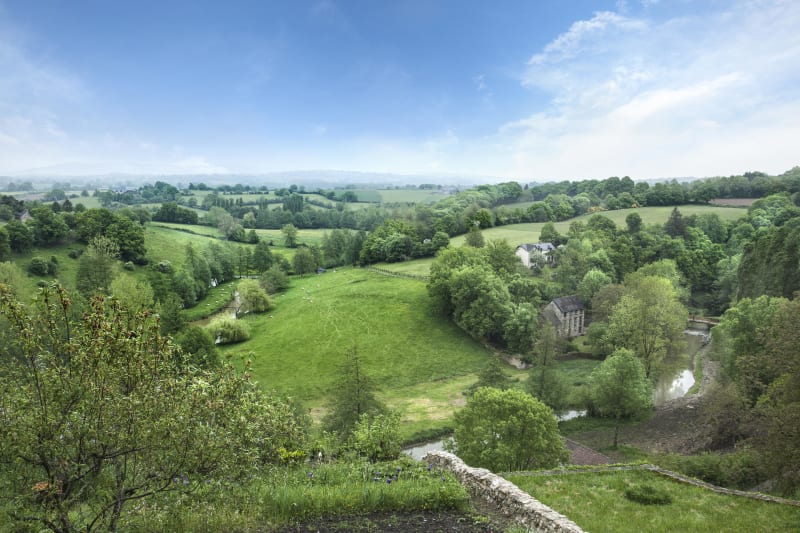 En roue libre le long de la Mayenne à VTC dans une nature cool - Mayenne