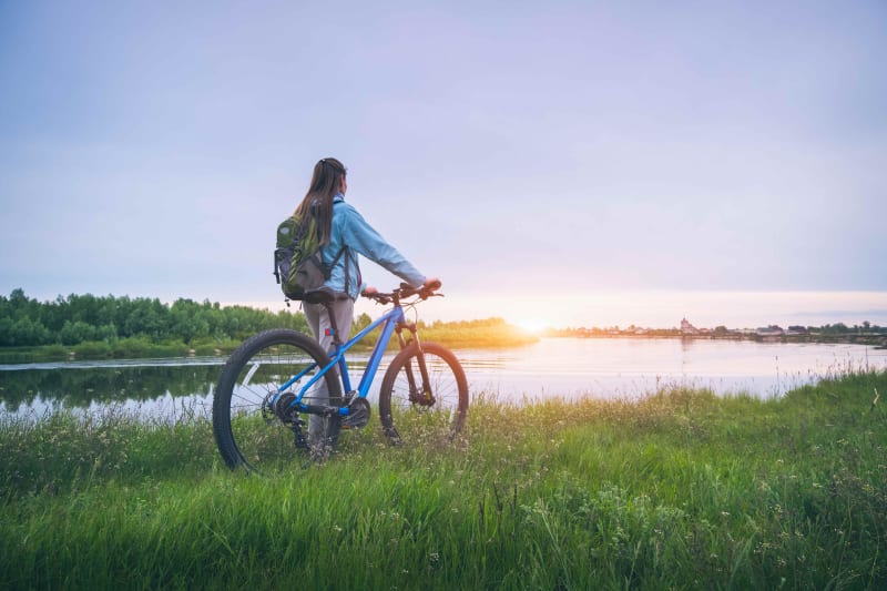 Lac de Pareloup à vélo et la beauté des paysages - Les Vernhes