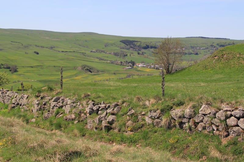 Roumégoux par monts et parcours agréable dans le Cantal - Roumégoux