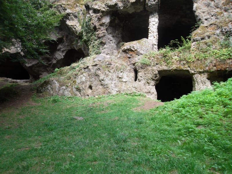 Lantriac, ses arbres, ses champs et ses grottes troglodytes - Lantriac