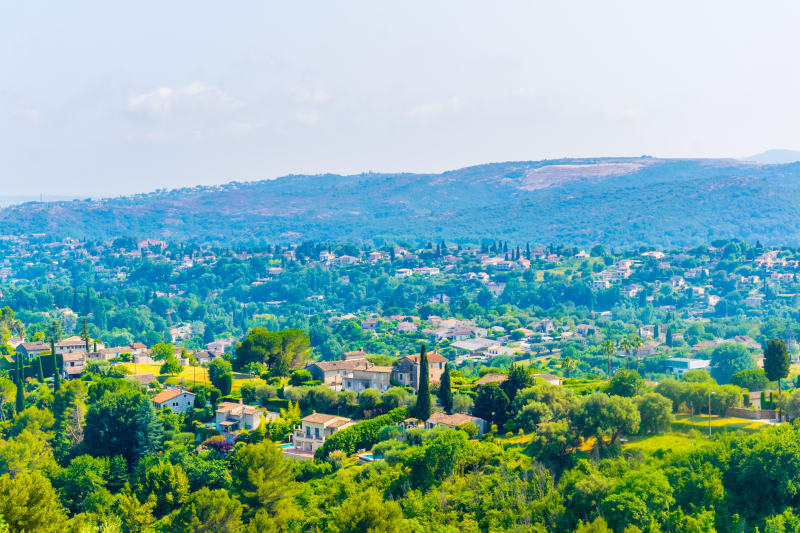 VTT dans les villages d'arts provençaux et alentours boisés - Villeneuve-Loubet