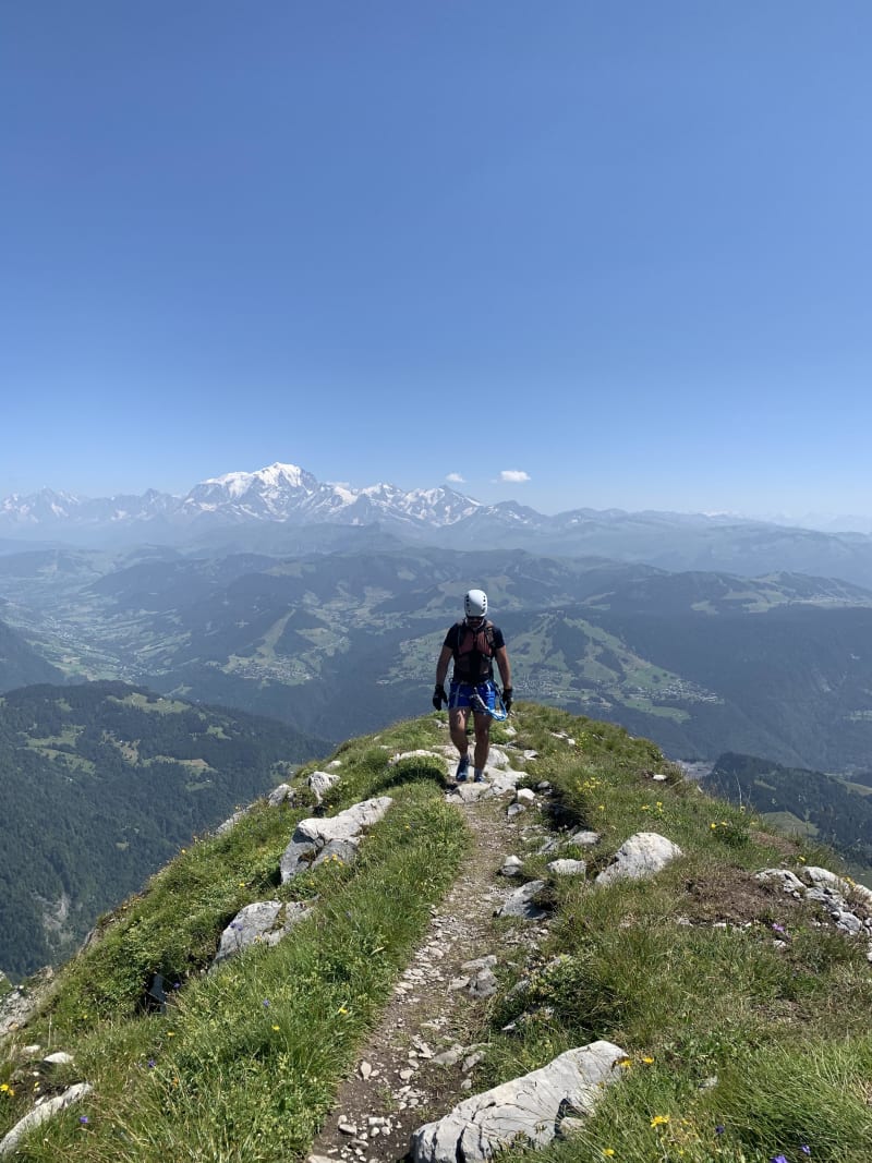 Le mont Charvin en boucle, panorama sur les Aravis et le mont Blanc - Manigod
