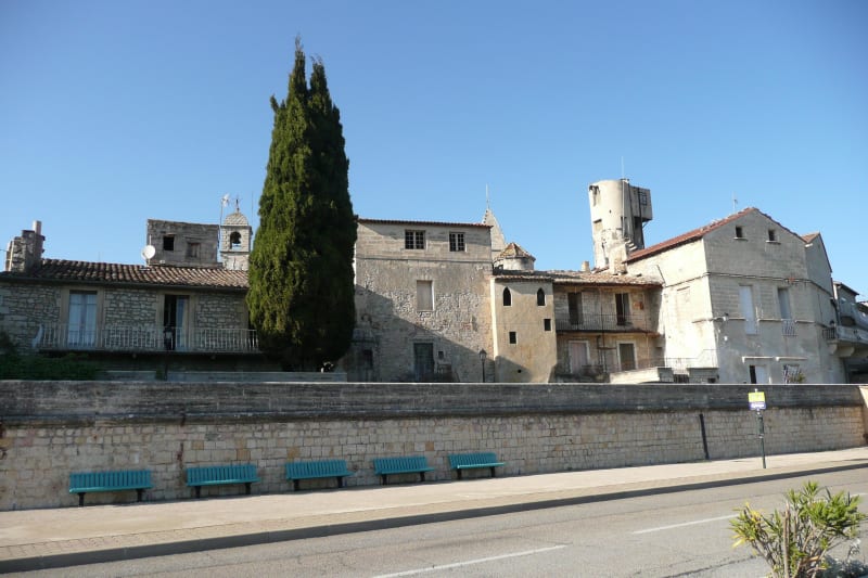 Aramon et balade intrigante en bordure du Rhône - Aramon