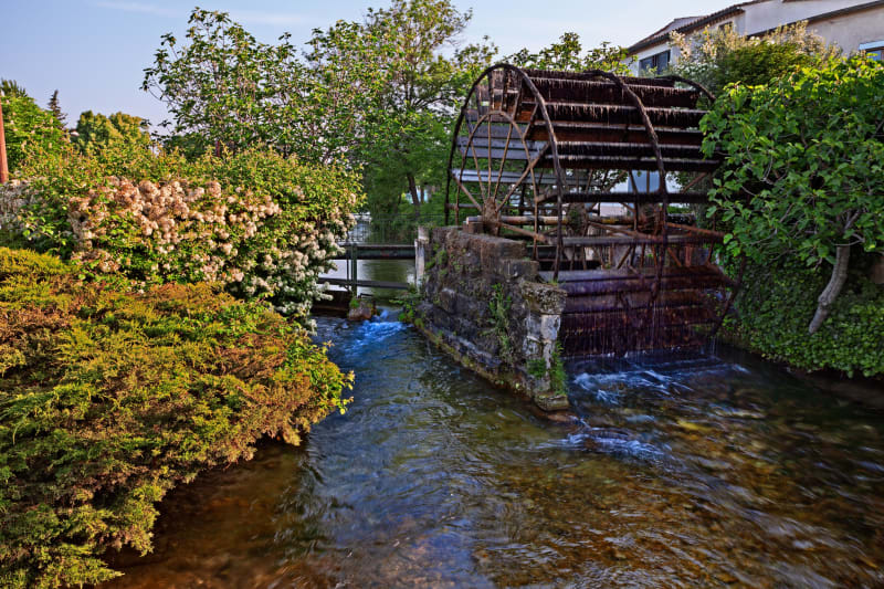 L'Isle-sur-la-Sorgue, Fontaine de Vaucluse - L'Isle-sur-la-Sorgue