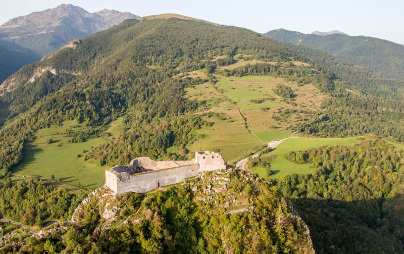 Ignaux et les traces du GR® 107 jusqu'au Roc de Quercourt - Caussou