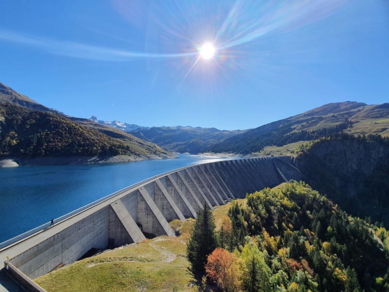 Tour du Lac de Roselend depuis le Col de Méraillet et paysages grisants - Beaufort
