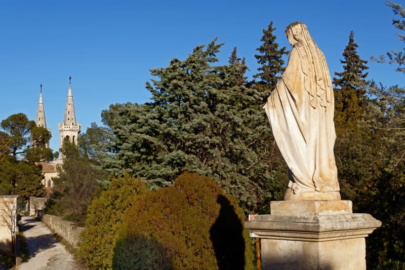 Virée au départ de l'abbaye Saint-Michel de Frigolet via Boulbon - Tarascon