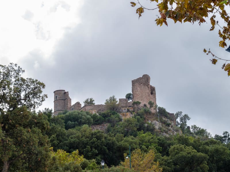 Grimaud : balade 5 étoiles autour du château - Grimaud