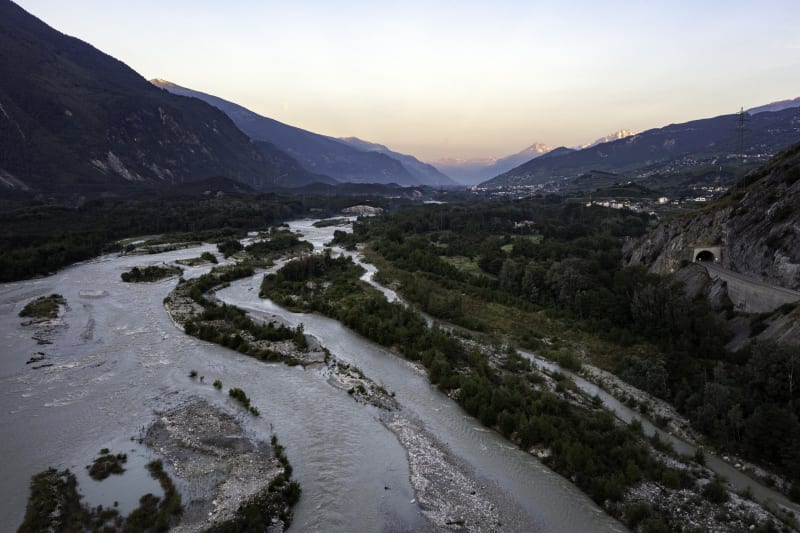 Dans les anciens méandres du Rhône de Serrières-de-Briord - Serrières-de-Briord