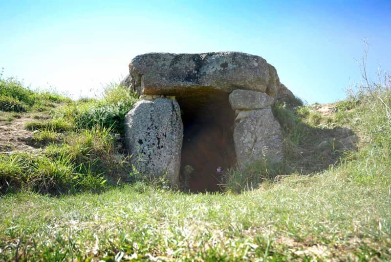 Les Dolmens de Saint-Hilaire-la-Forêt - Saint-Hilaire-la-Forêt