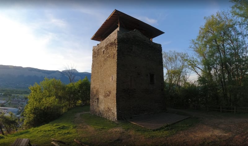 Balade dans le Versoud et monter jusqu'à la Tour d'Etape - Le Versoud