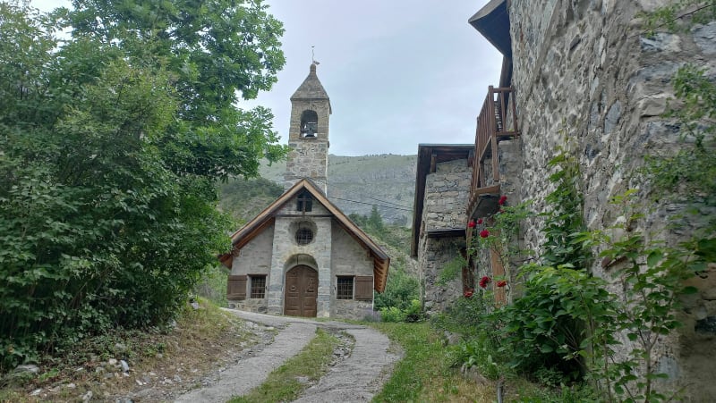 Du village de Peone au hameau de Baumette le long du Tuebi - Péone