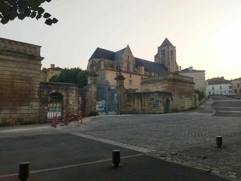 Balade avec la Belle entre les bois et le centre de Celles - Celles-sur-Belle
