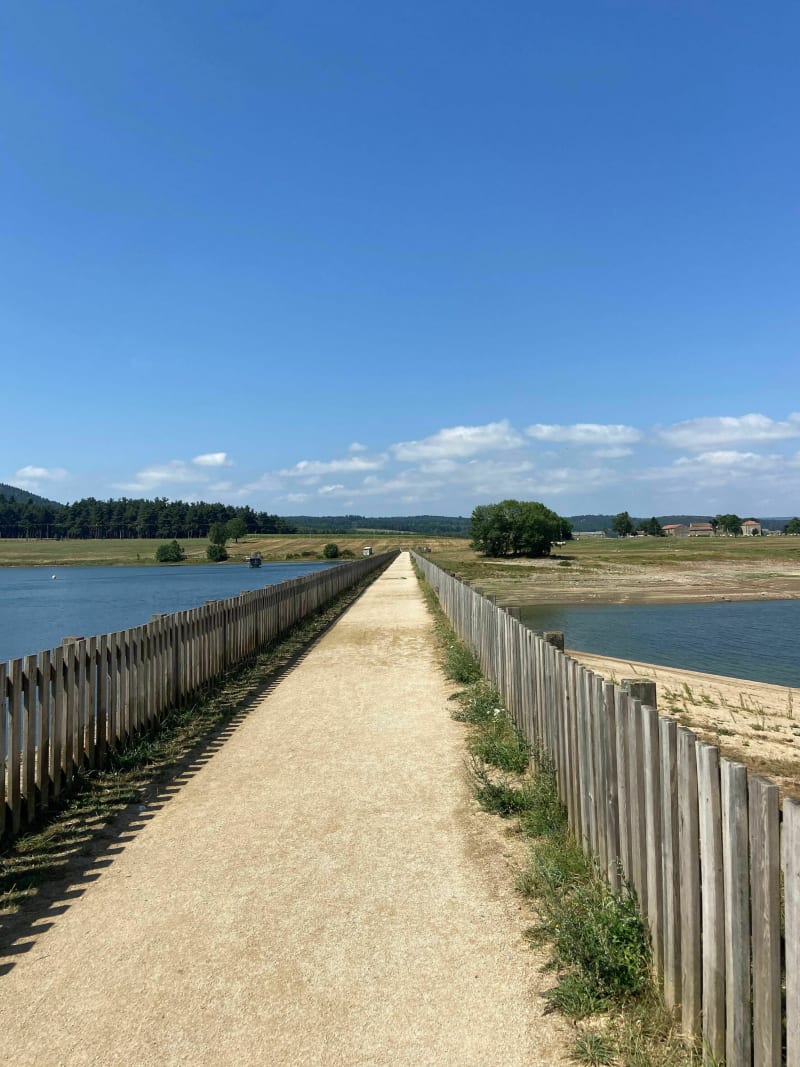 Le lac de Naussac depuis Langogne - Langogne