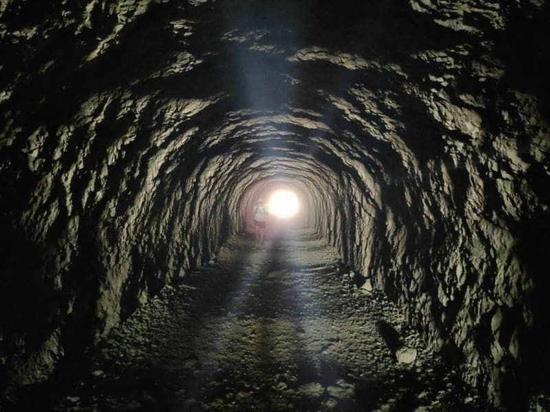 Entre gorges et tunnel - Rougon