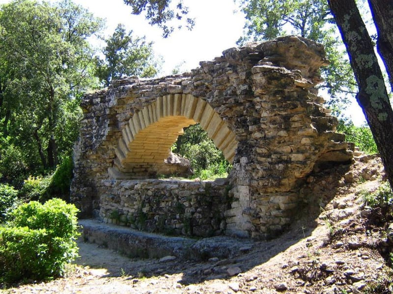 Les vestiges de l'Aqueduc - Vers-Pont-du-Gard