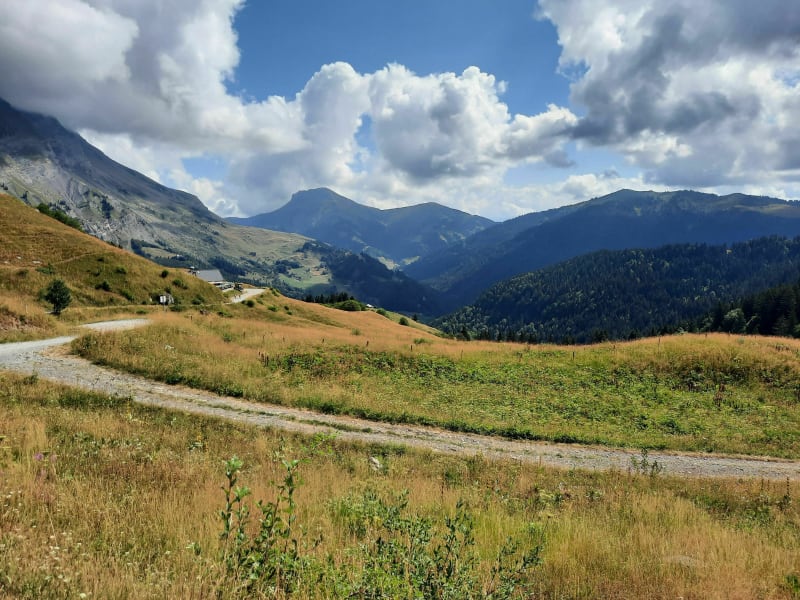 Wandeling toegankelijk voor iedereen, startend vanaf de Col des Aravis - La Clusaz