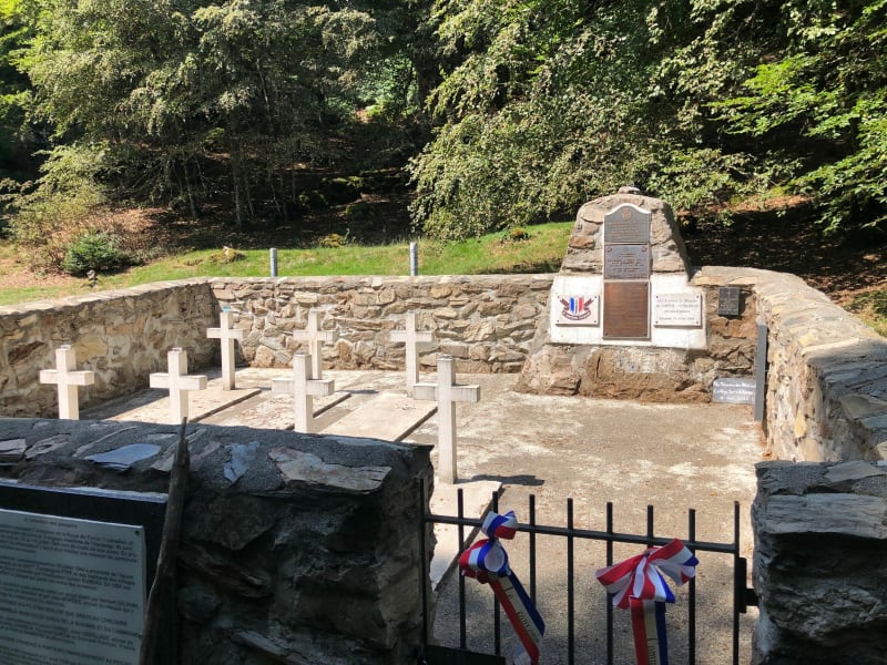 Cimetière Anglo canadien du Pic du Douly - Nistos