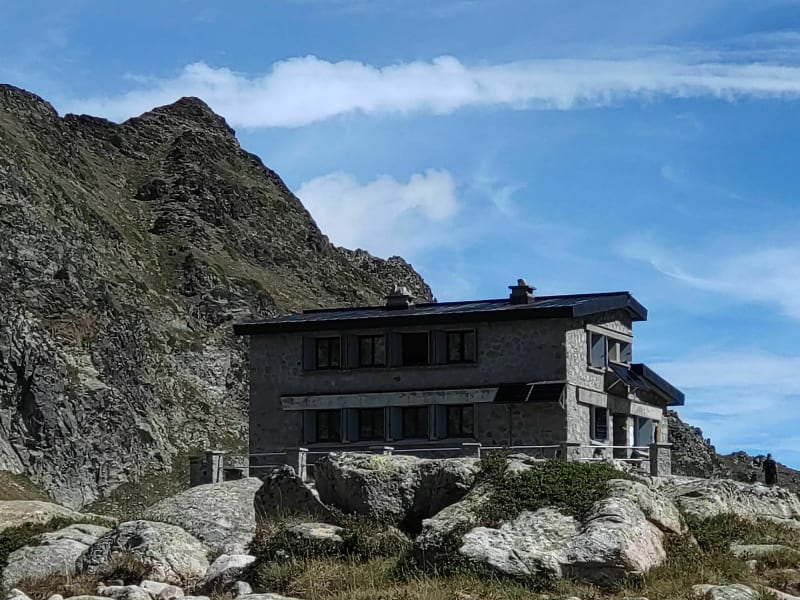 Refuge et Lac de Migouélou depuis le Plaa d'Aste - Arrens-Marsous