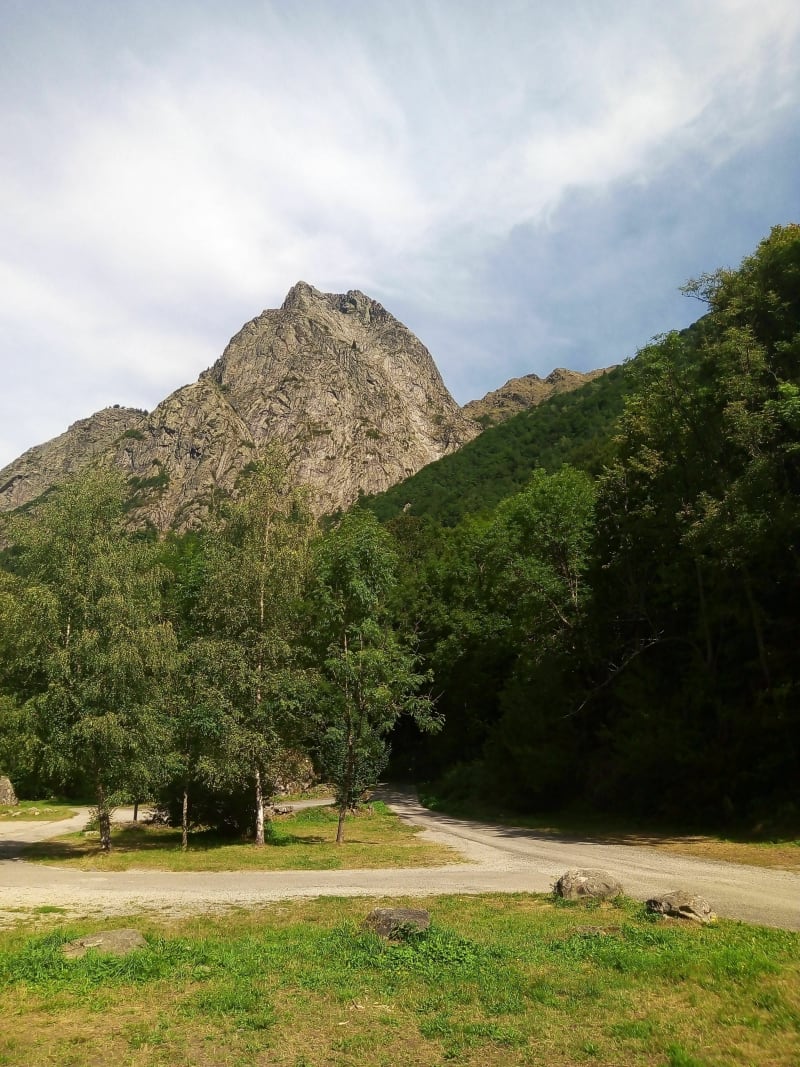 Fanguil Enduro, mountainbiken aan de voet van de Dent D'Orlu. - Orlu