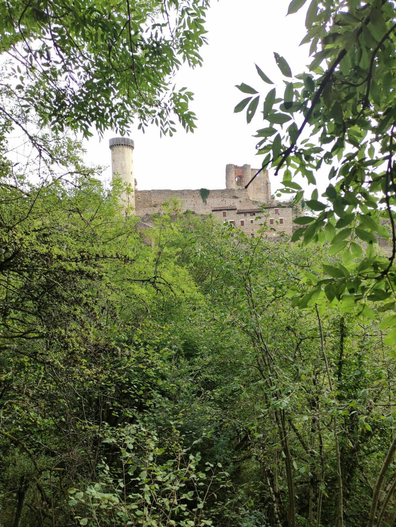 Joli tour par le château de Rochebaron - Bas-en-Basset