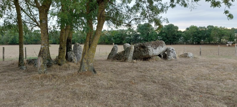 Randonnée vers le Pont de la Cèpe et le dolmen - La Vallée