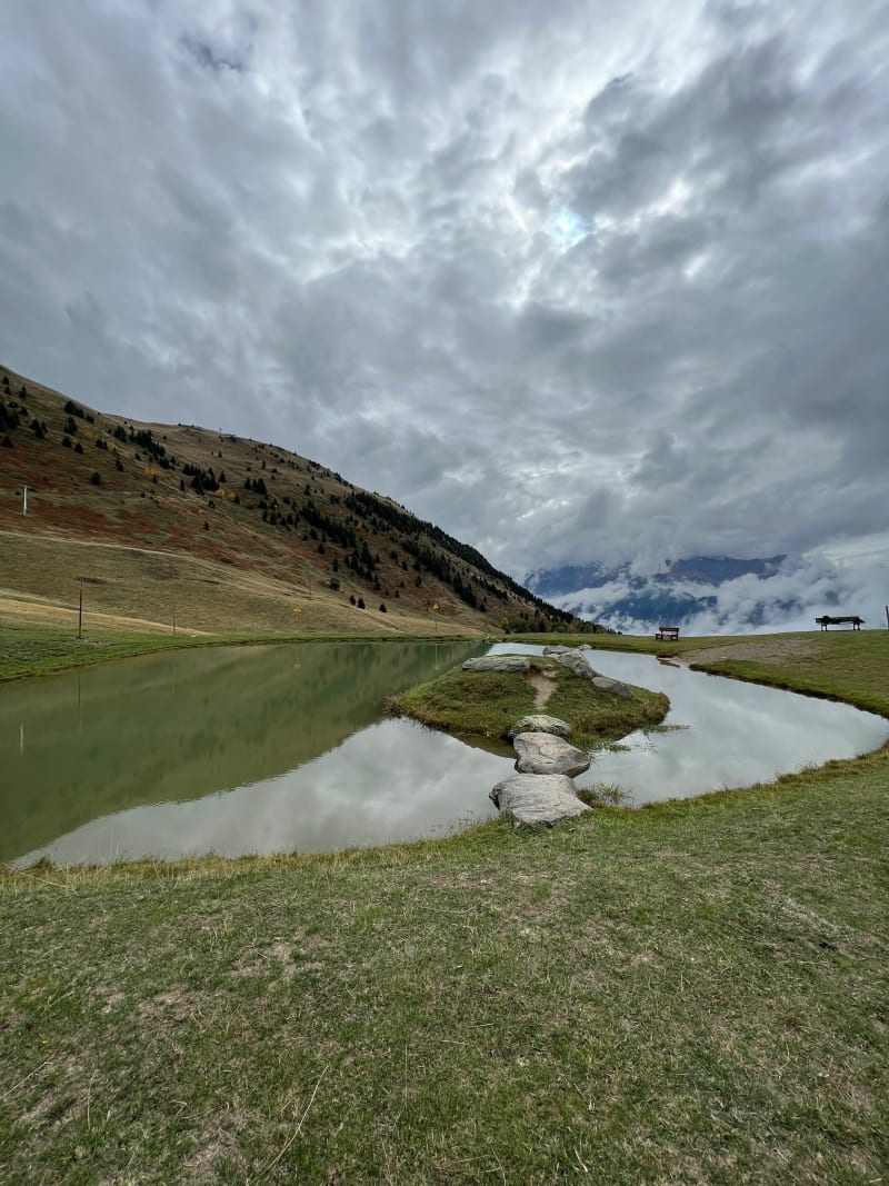 Balade au Lac Langaret avec vue sur le village - Villard-Reculas