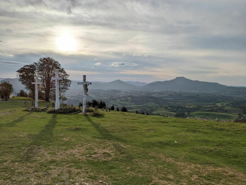 Aïnhoa, chapelle de l'aubépine, Errebi, col des Trois Croix - Aïnhoa