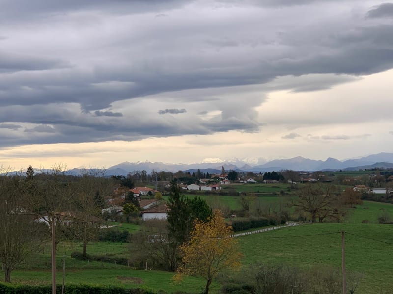 Balade dans la campagne Basque à Sussaute, avec vue sur les Pyrénées - Arbouet-Sussaute